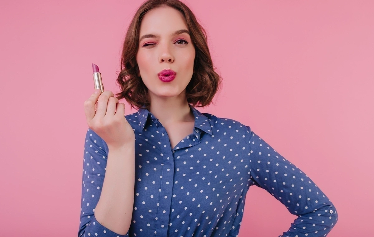 آموزش جامع و گام به گام رژ لب زدن