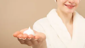 معرفی بهترین فوم شستشوی روشن کننده صورت پوست چرب و خشک