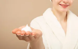 معرفی بهترین فوم شستشوی روشن کننده صورت پوست چرب و خشک