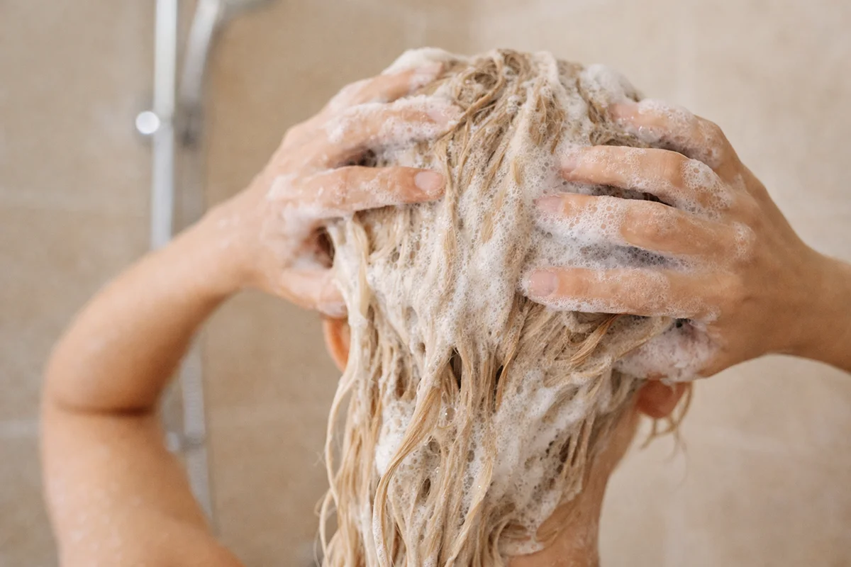 بهترین شامپو برای موهای آسیب دیده بر اثر دکلره