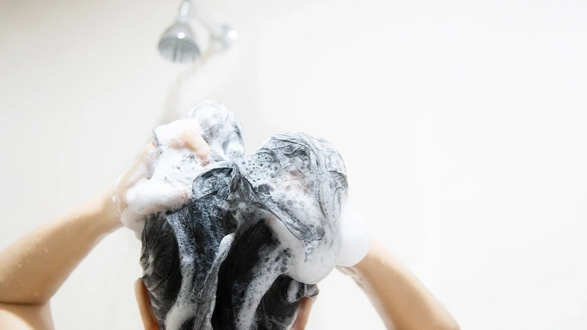 معرفی بهترین شامپو برای موهای چرب از برندهای ایرانی و خارجی