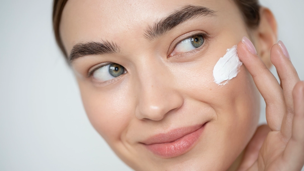آیا کرم آبرسان بر لک های صورت اثر می‌گذارد؟